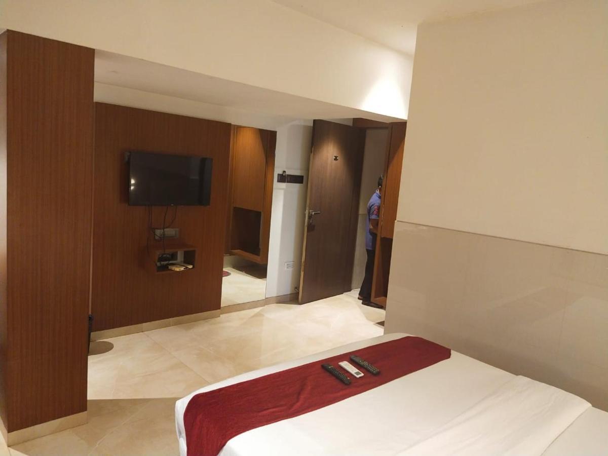Hotel Monarch Express Near Karnala Sports Academy Panvel,Navi Mumbai Buitenkant foto
