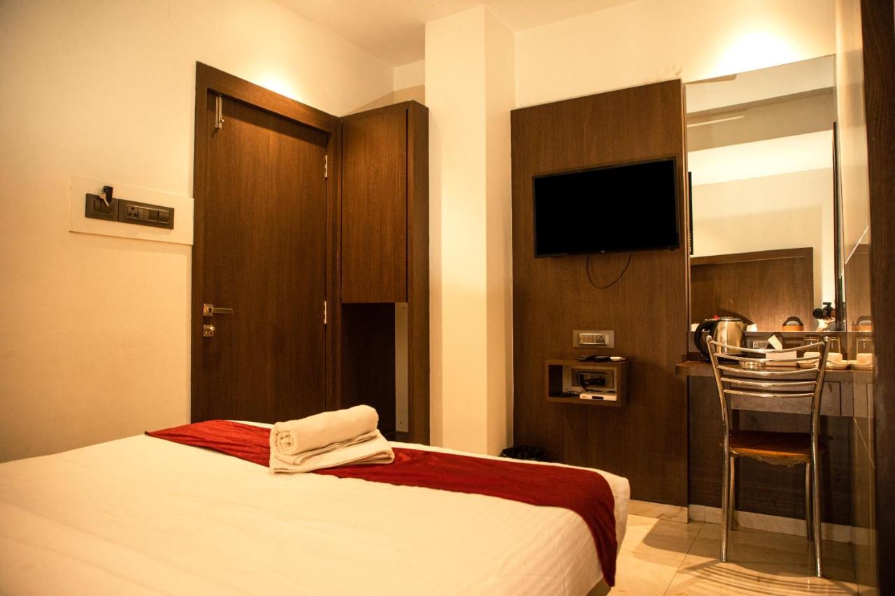 Hotel Monarch Express Near Karnala Sports Academy Panvel,Navi Mumbai Buitenkant foto